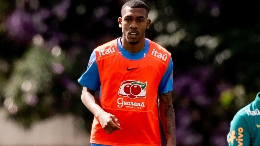 Rayan treina na Granja Comary em preparação para primeira Copa do Mundo