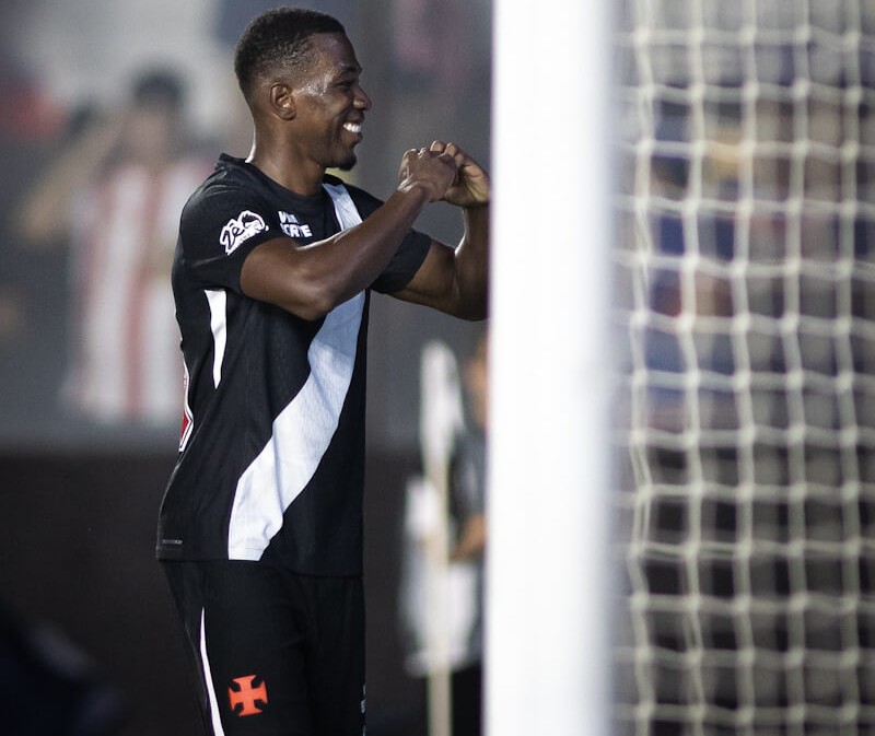 Assistência de Cuesta no gol de Hugo Moura viraliza nas redes sociais